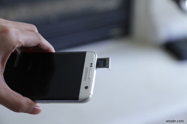 삼성 Galaxy S7/Edge에서 SIM 및 메모리 카드를 교체하는 방법