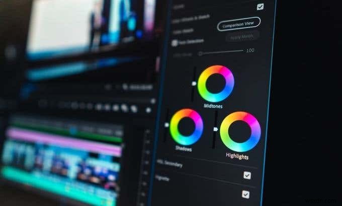 영상 퀄리티를 한 단계 끌어올리는 무료 Adobe Premiere 필터 프리셋 8가지
