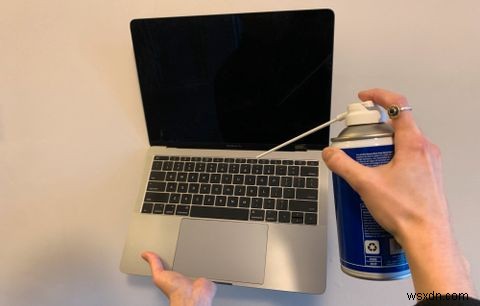 맥북 키보드 키가 끈적일 때, 집에서 해결하는 3가지 방법