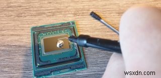 CPU 델리딩(Delidding) 완벽 가이드: IHS를 분리하는 방법과 그 가치