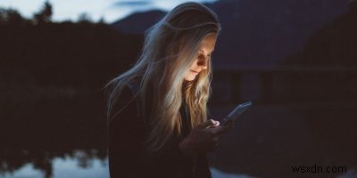 화면을 보고 있는 동안 스마트폰 화면이 꺼지지 않도록 설정하는 방법