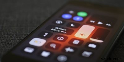 스마트폰을 TV에 연결하는 방법 총정리 – 무선 미러링부터 HDMI까지
