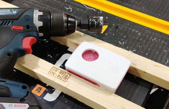 공식 라즈베리 파이 4 케이스에 팬을 장착하는 DIY 방법