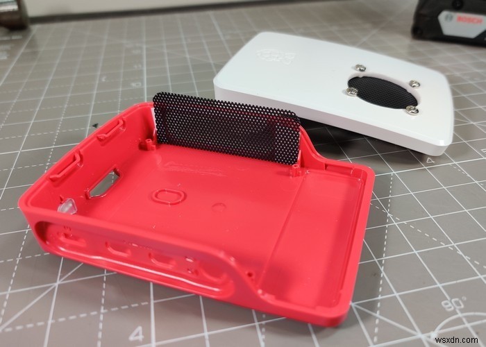 공식 라즈베리 파이 4 케이스에 팬을 장착하는 DIY 방법