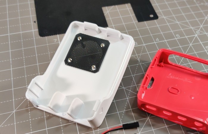 공식 라즈베리 파이 4 케이스에 팬을 장착하는 DIY 방법