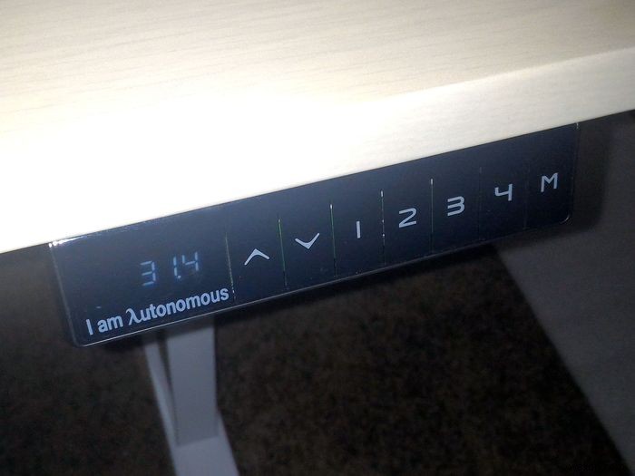 Autonomous SmartDesk 2 리뷰: 가성비 최고의 전기 스탠딩 데스크