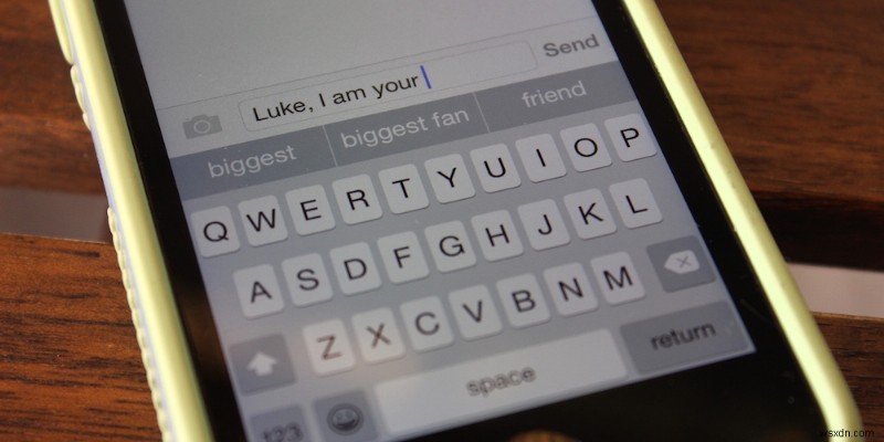 화요일 꿀팁: iOS 8에서 QuickType 바 숨기는 방법