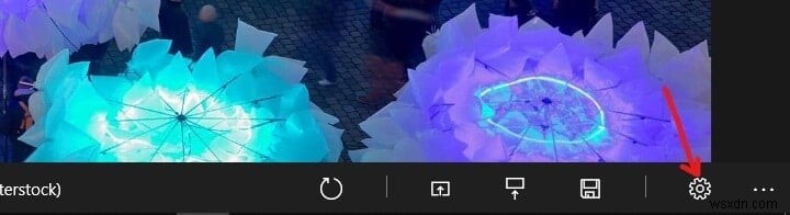 Windows 10에서 매일 바뀌는 빙(Bing) 이미지를 배경화면으로 자동 설정하는 방법