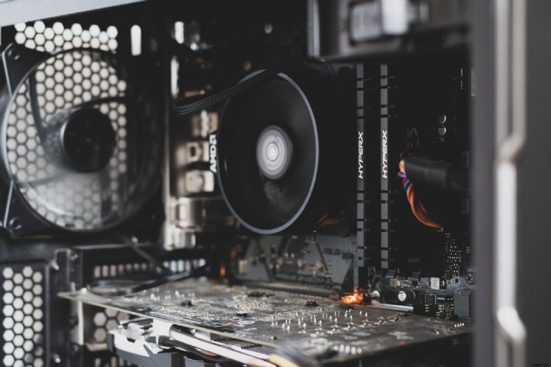 PC 전원은 켜지는데 화면이 안 나올 때? 원인 진단부터 해결 방법까지 완벽 정리