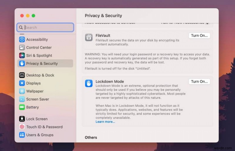 공공장소에서 맥북(MacBook)을 안전하게 지키는 8가지 필수 프라이버시 보호 팁
