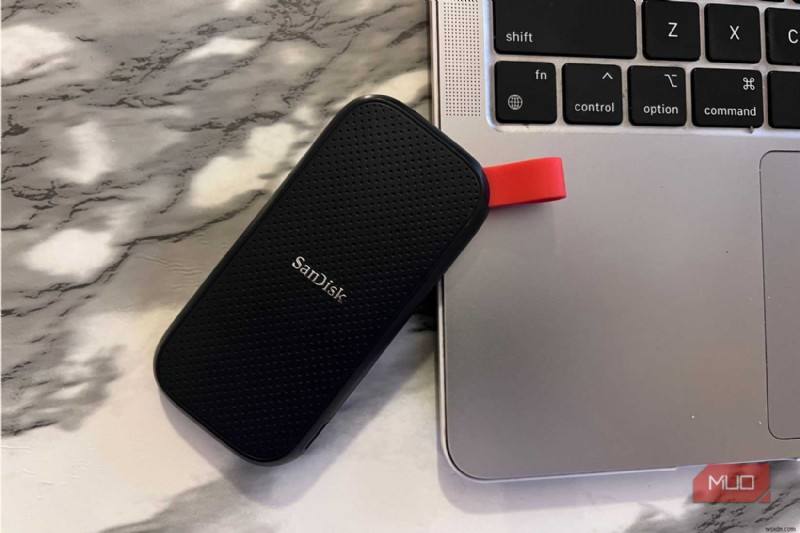 원격 근무의 완성: 커피숍에서도 생산성을 책임져 줄 필수 USB-C 액세서리