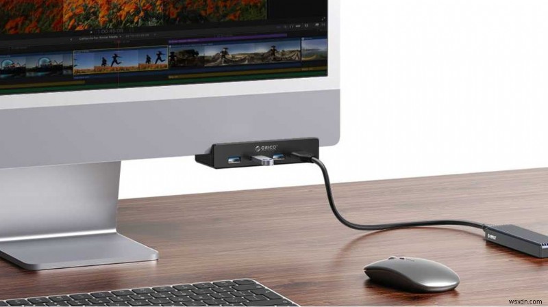 책상 공간을 되찾으세요: 모니터에 부착하는 USB-C 클램프 허브, 15달러 특가