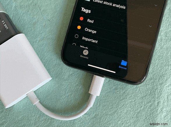 컴퓨터 없이 아이폰 사진을 USB 메모리 스틱으로 직접 전송하는 방법