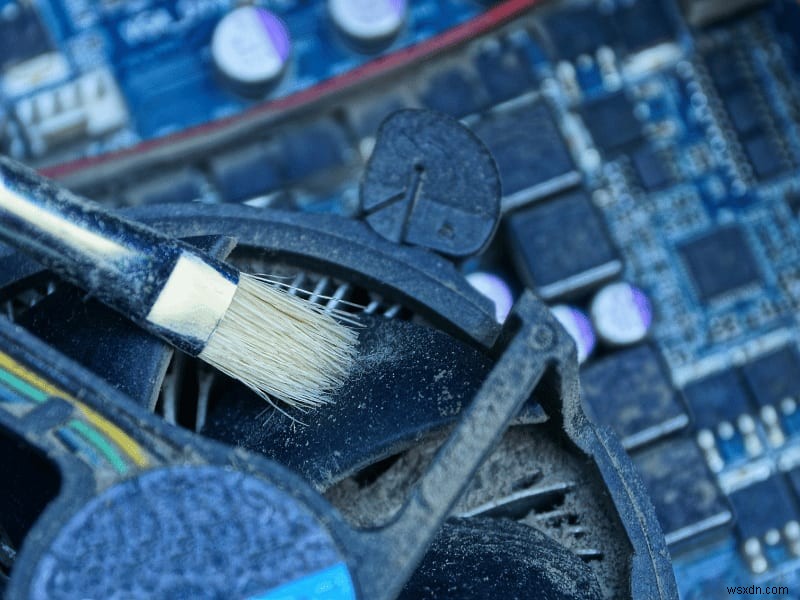 PC 팬 소음과 먼지 축적 완벽 해결 가이드: 단계별 셀프 정비법