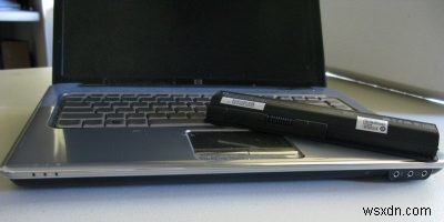 노트북 배터리에서  플러그인, 충전되지 않음 은 무엇을 의미합니까?