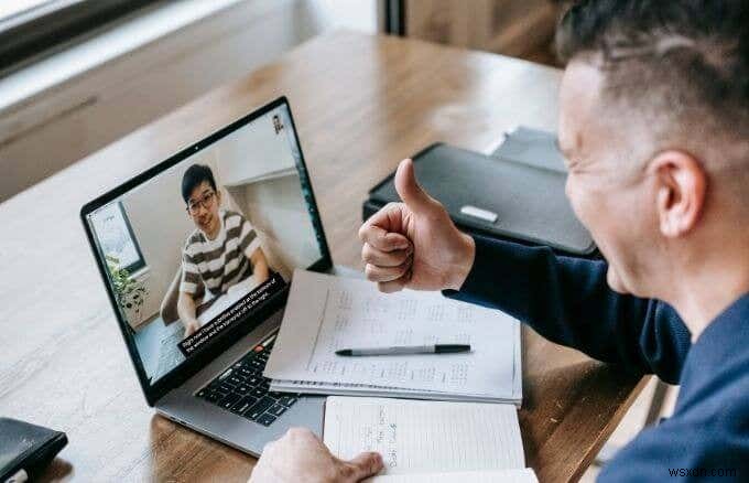 Zoom에서 자막 및 실시간 자막을 활성화하는 방법