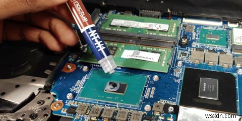 액체 금속 대 열 페이스트:최고의 CPU 냉각 옵션은 무엇입니까? 