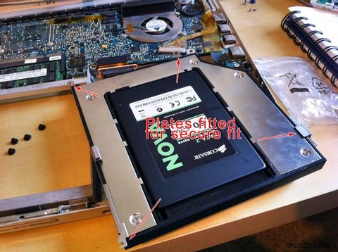 Macbooks DVD 드라이브를 SSD로 교체하는 방법 
