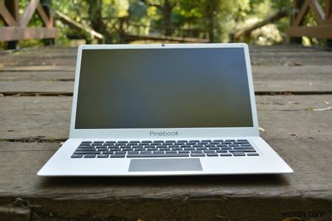Pinebook 64 검토:끔찍하지 않은 100달러 노트북 