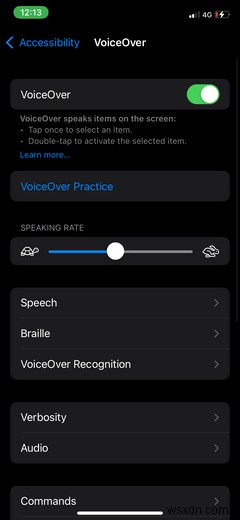 같은 이전 VoiceOver 음성이 지겹습니까? 이 iPhone 설정으로 사용자화하십시오