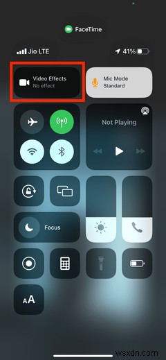 iOS 15에서 세로 모드로 화상 통화의 배경을 흐리게 하는 방법 