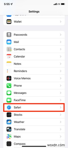 iOS 15에서 iPhone Safari 검색 막대를 맨 위로 이동하는 방법 