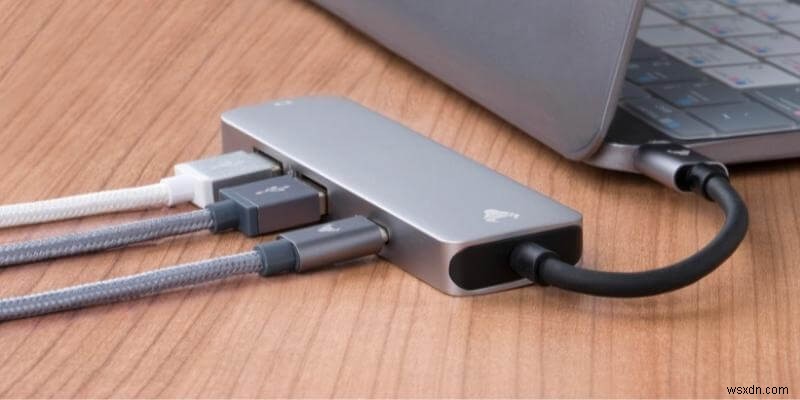 USB-C 허브 대 도킹 스테이션:MacBook Pro 사용자에게 어느 것이 더 낫습니까?
