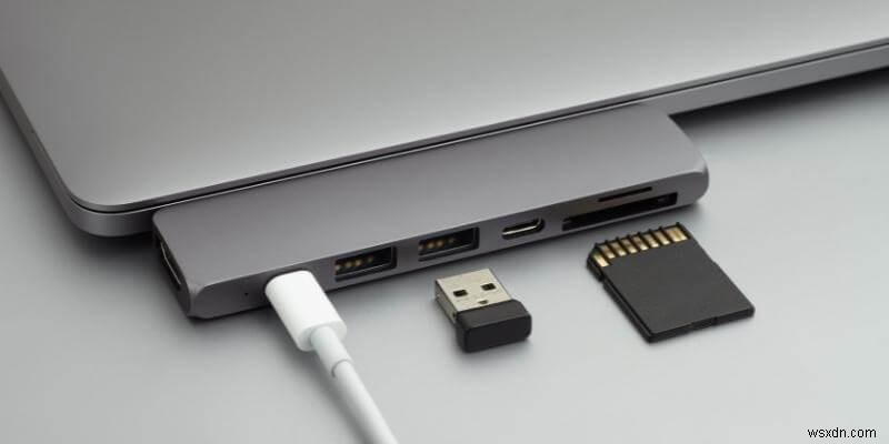 USB-C 허브 대 도킹 스테이션:MacBook Pro 사용자에게 어느 것이 더 낫습니까?