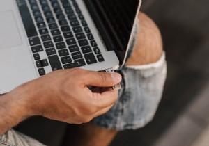 바이러스에 감염된 USB 드라이브와 메모리 카드에서 파일을 복구하는 방법