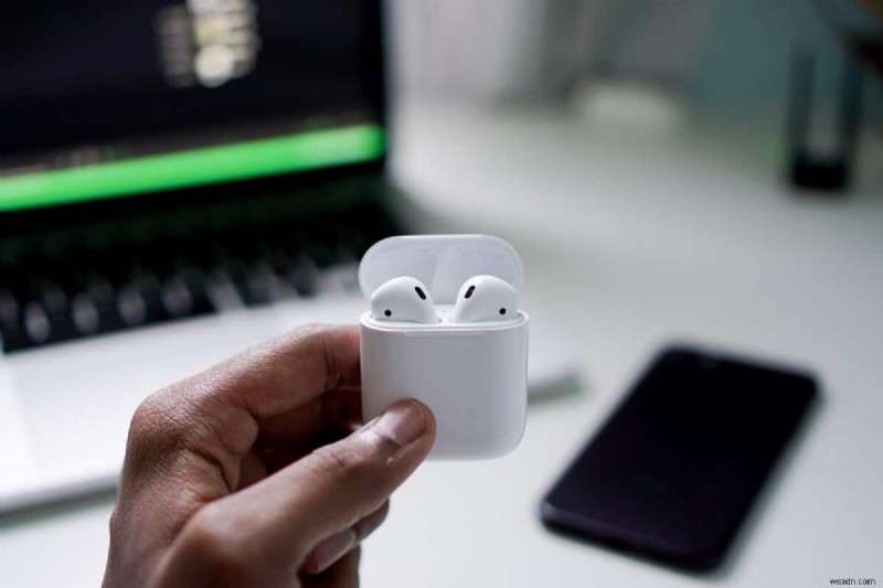 한 쪽 귀로만 재생되는 AirPod 수정