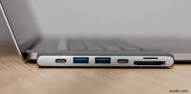 Mac에서 모든 USB-C 포트의 속도를 찾는 방법