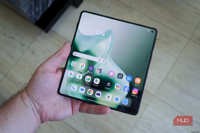 Motorola의 Razr Fold:삼성과 Google을 능가하는 저렴한 폴더블 제품 