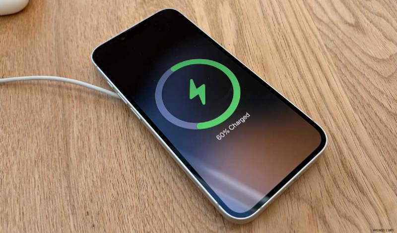 Apple은 iPhone에서 MagSafe를 제거할 예정인가요? 전문가들은 그렇지 않다고 말한다 