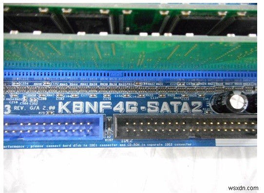 ASRock KBNF4G-SATA2 마더보드 부활:성공적인 수리 사례 