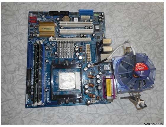 ASRock KBNF4G-SATA2 마더보드 부활:성공적인 수리 사례 