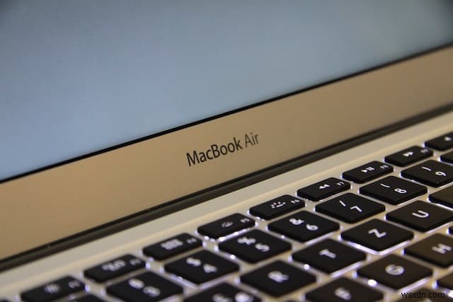 MacBook Pro 대 Air:성능과 성능 면에서 Pro가 Air를 능가하는 이유 