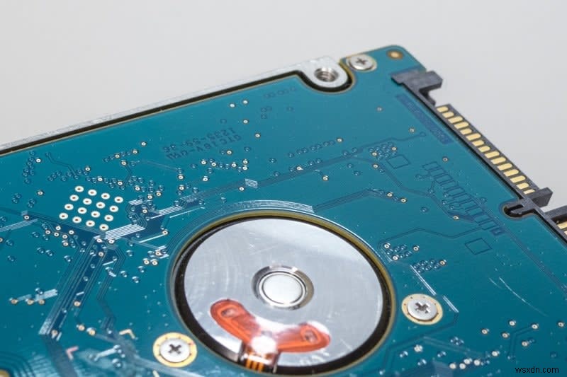전원이 켜지지 않는 MacBook을 신속하게 해결하는 방법 