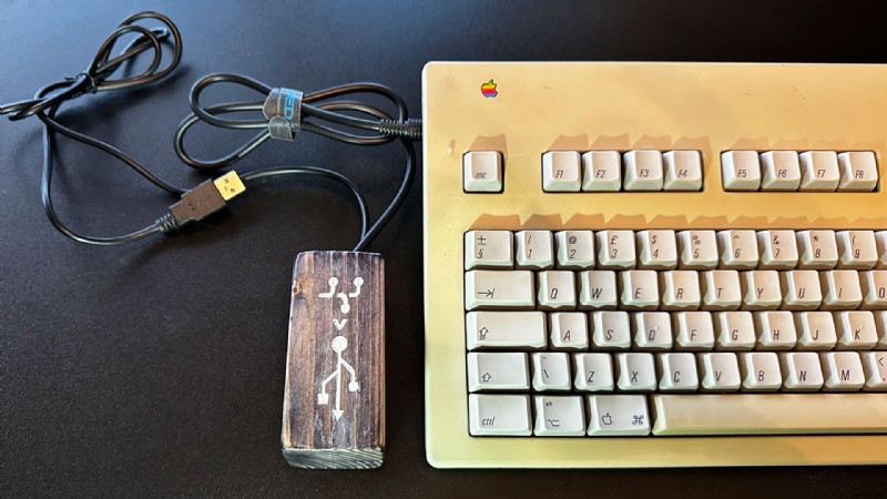 Windows에서 1990년 Apple 키보드를 부활시키기 위해 구성 가능한 ADB-to-USB 어댑터를 구축한 방법 