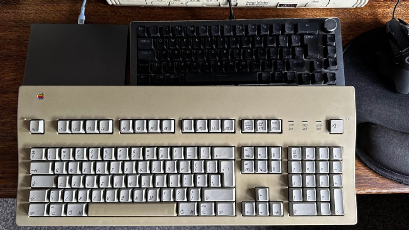 Windows에서 1990년 Apple 키보드를 부활시키기 위해 구성 가능한 ADB-to-USB 어댑터를 구축한 방법 